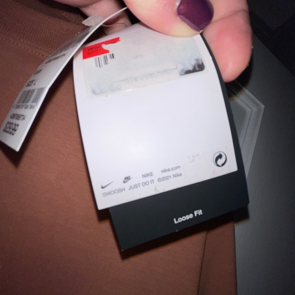 Nike crop top loose fit in rust color - Picture 5 of 6